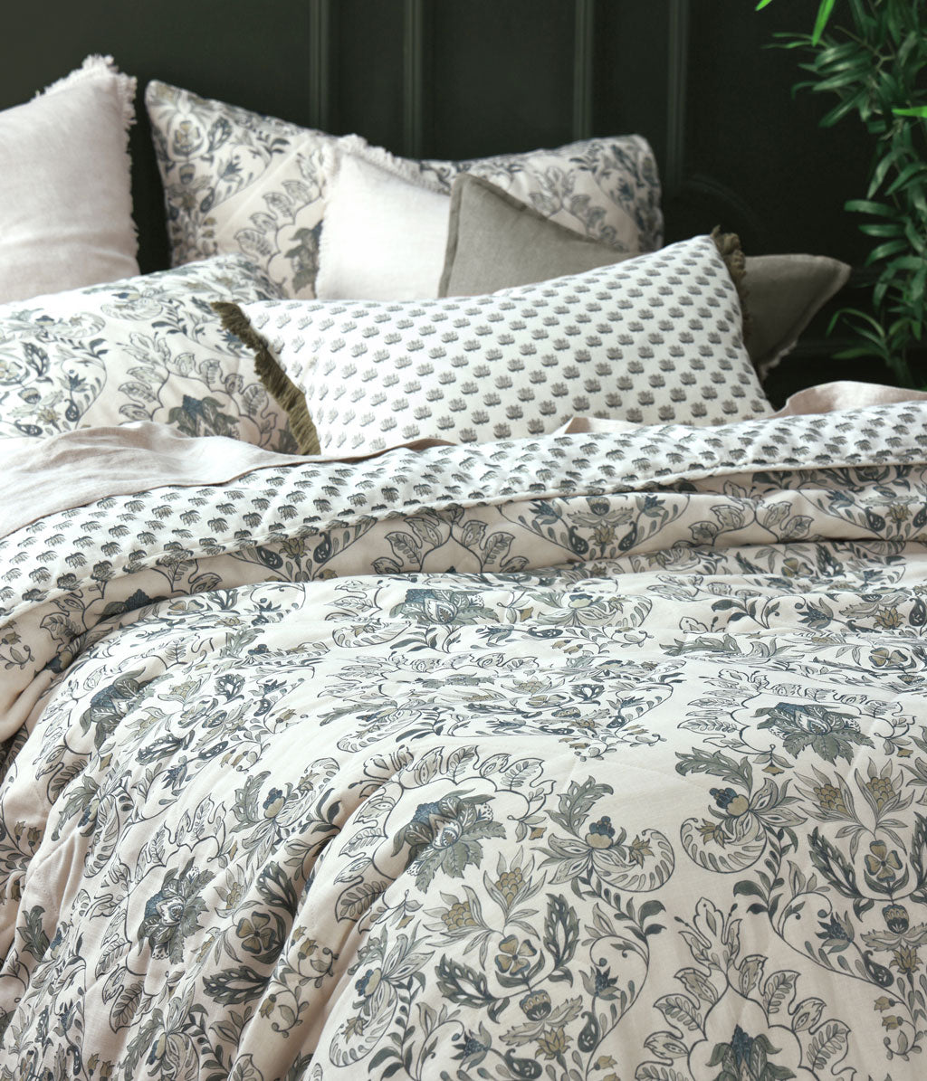Jovany Bedspread Set