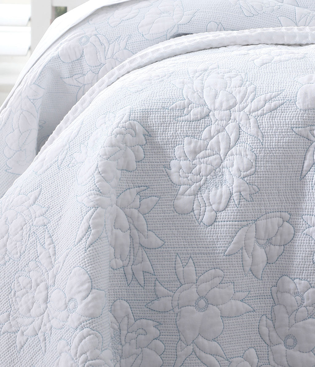 Nalini Bedspread Set