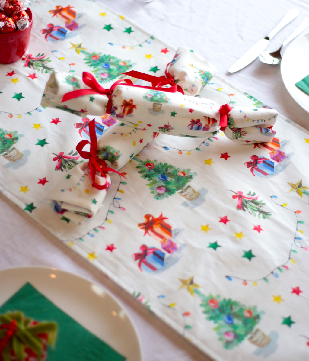 Feliz Navidad Tea Towel Cracker