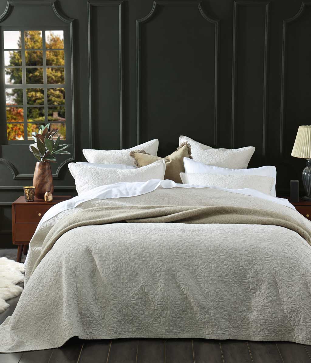 Hawthorne Bedspread Set Ivory