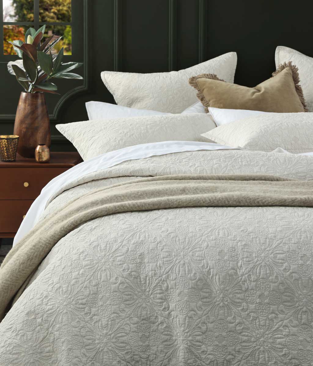 Hawthorne Bedspread Set Ivory