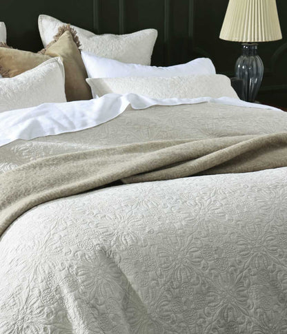 Hawthorne Bedspread Set Ivory