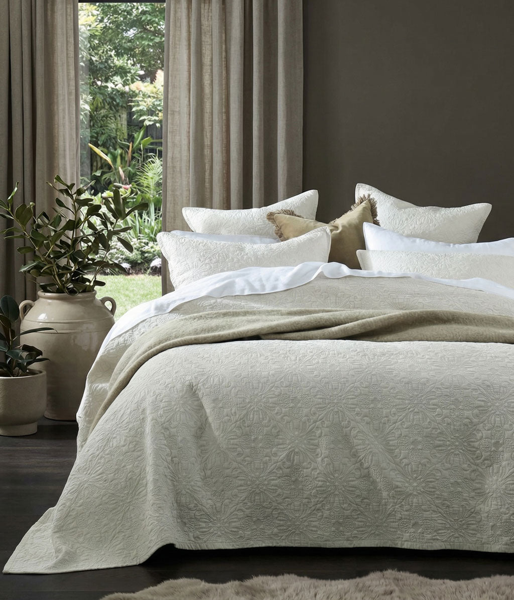 Hawthorne Bedspread Set Ivory