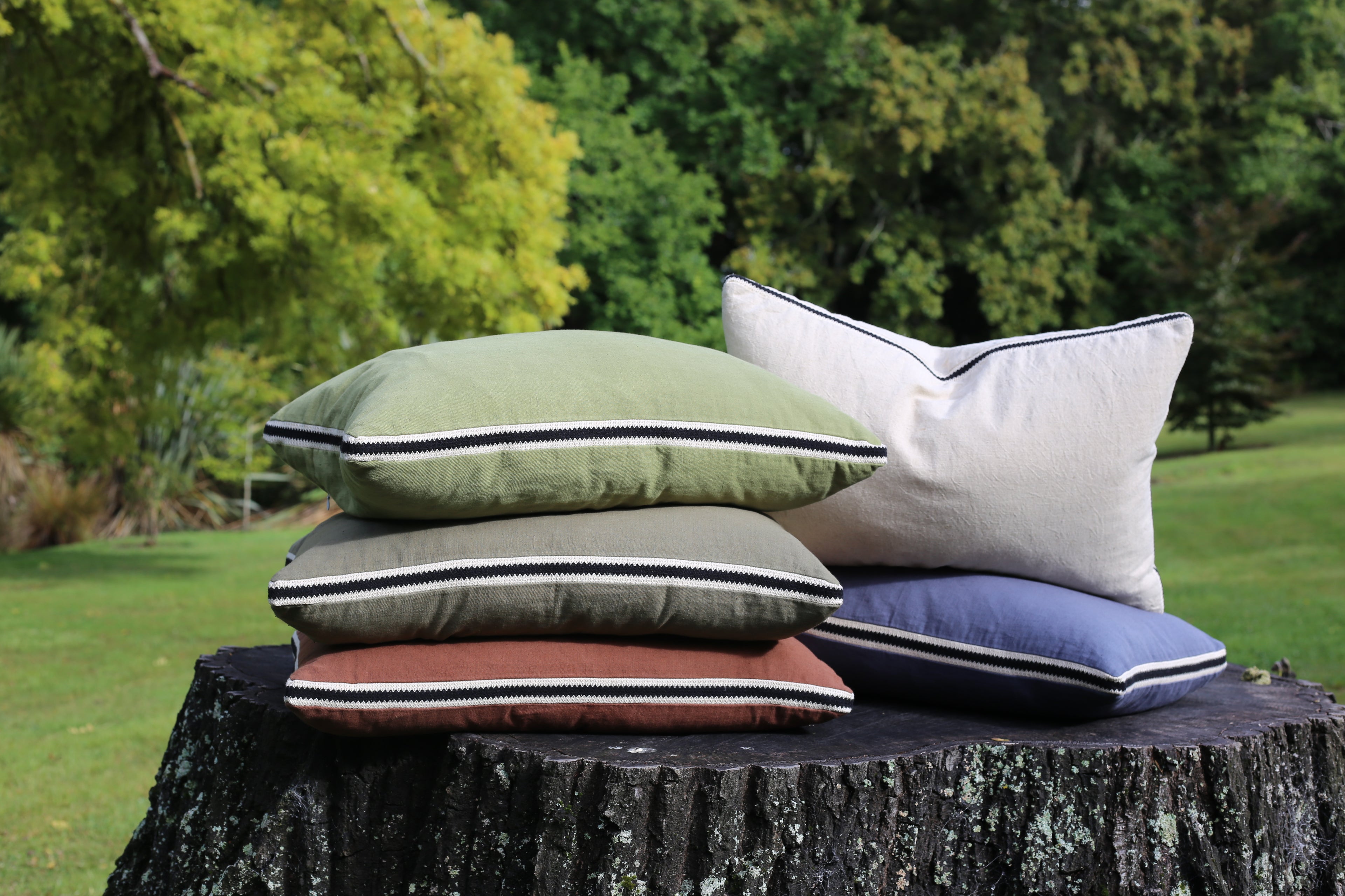 Linea Cushion Indigo