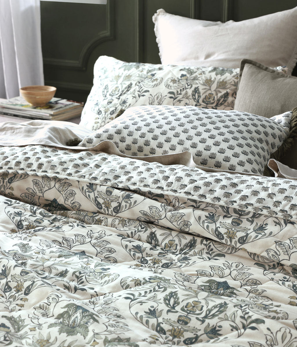 Jovany Bedspread Set