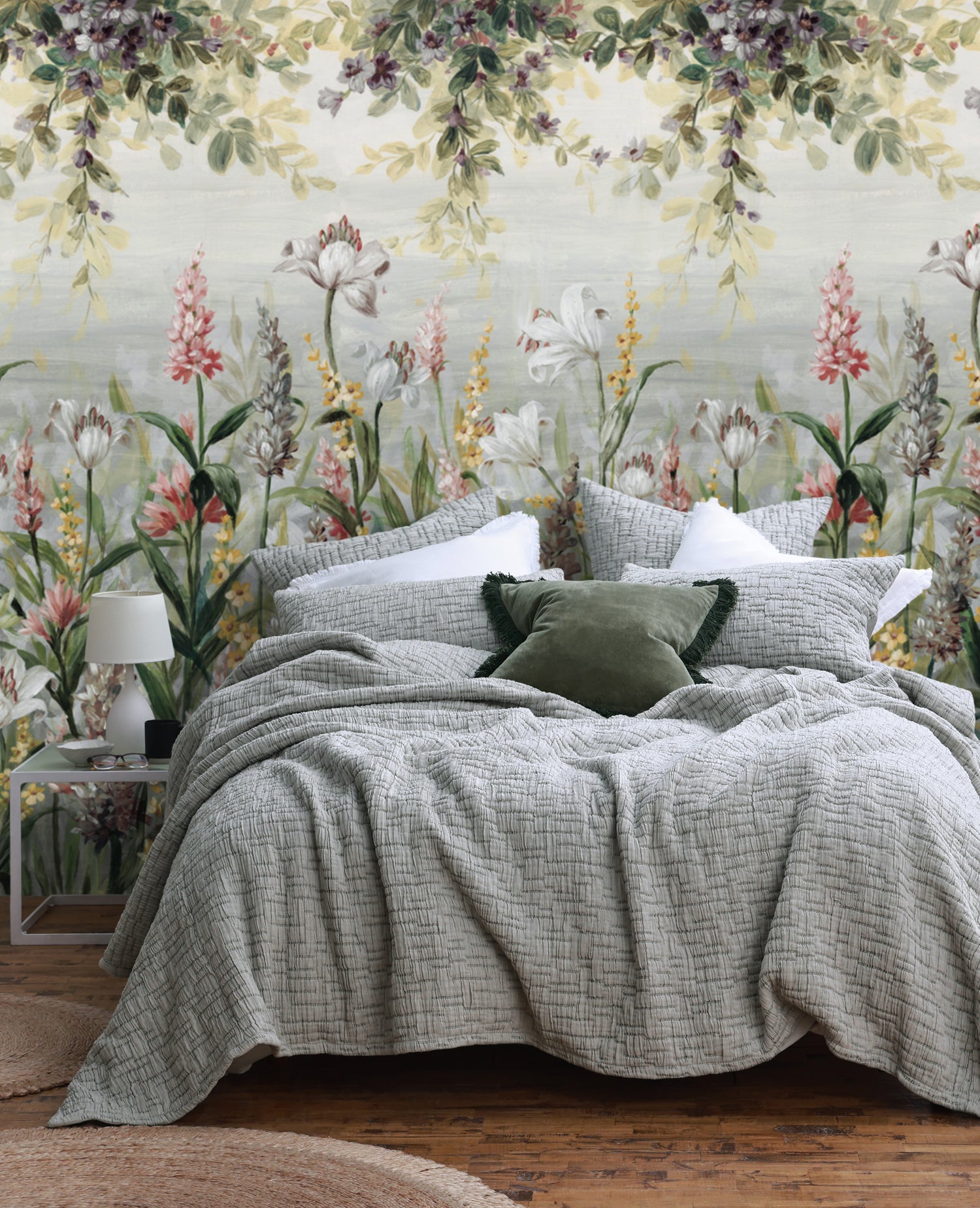 Virgil Queen fashion size Upholstered Tufted Bed