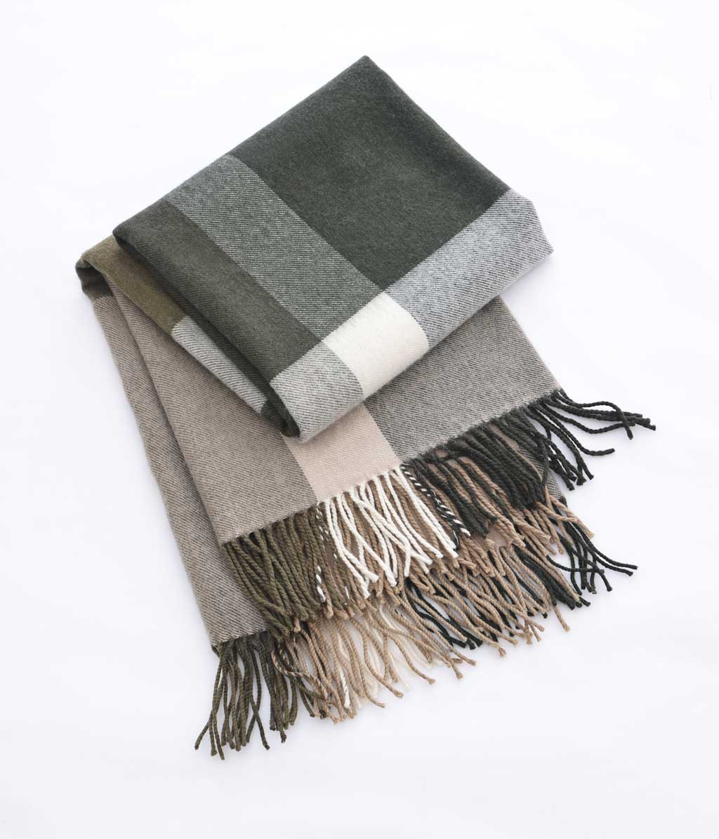 Lodge Lambswool Throw Ivy