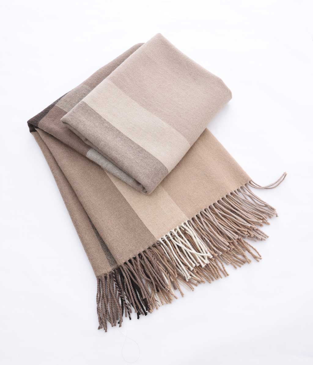 Lodge Lambswool Throw Mocha