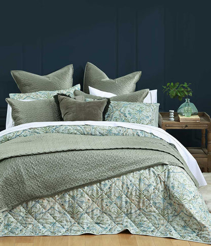 Augusta Bedspread Set