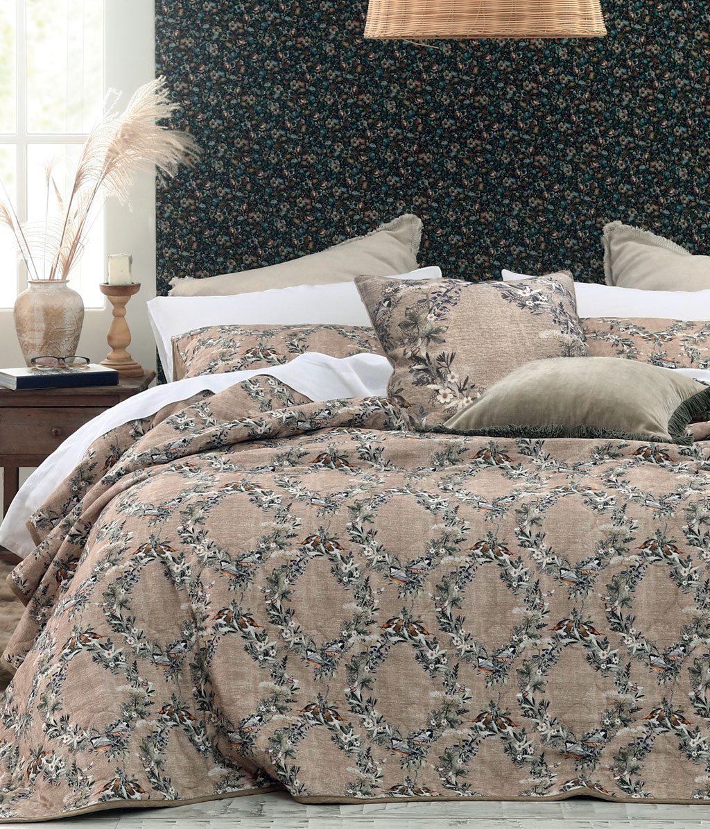 Folly Bedspread Set