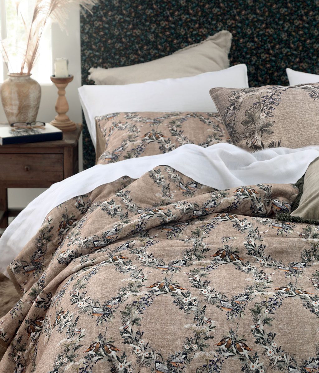 Folly Bedspread Set