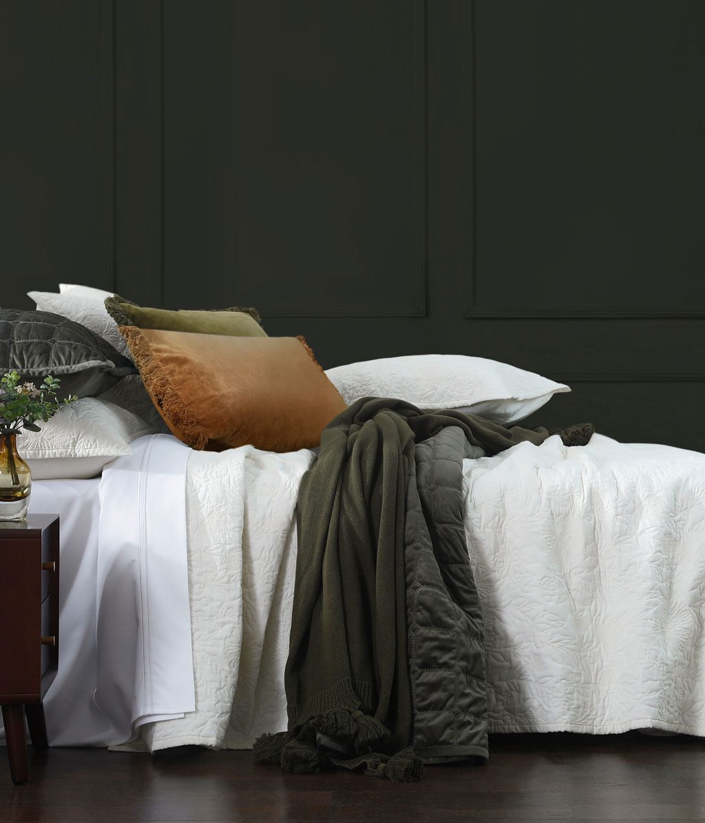 Lourdes Bedspread Set