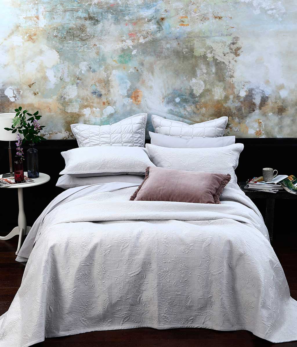 Adrian Bedspread Set