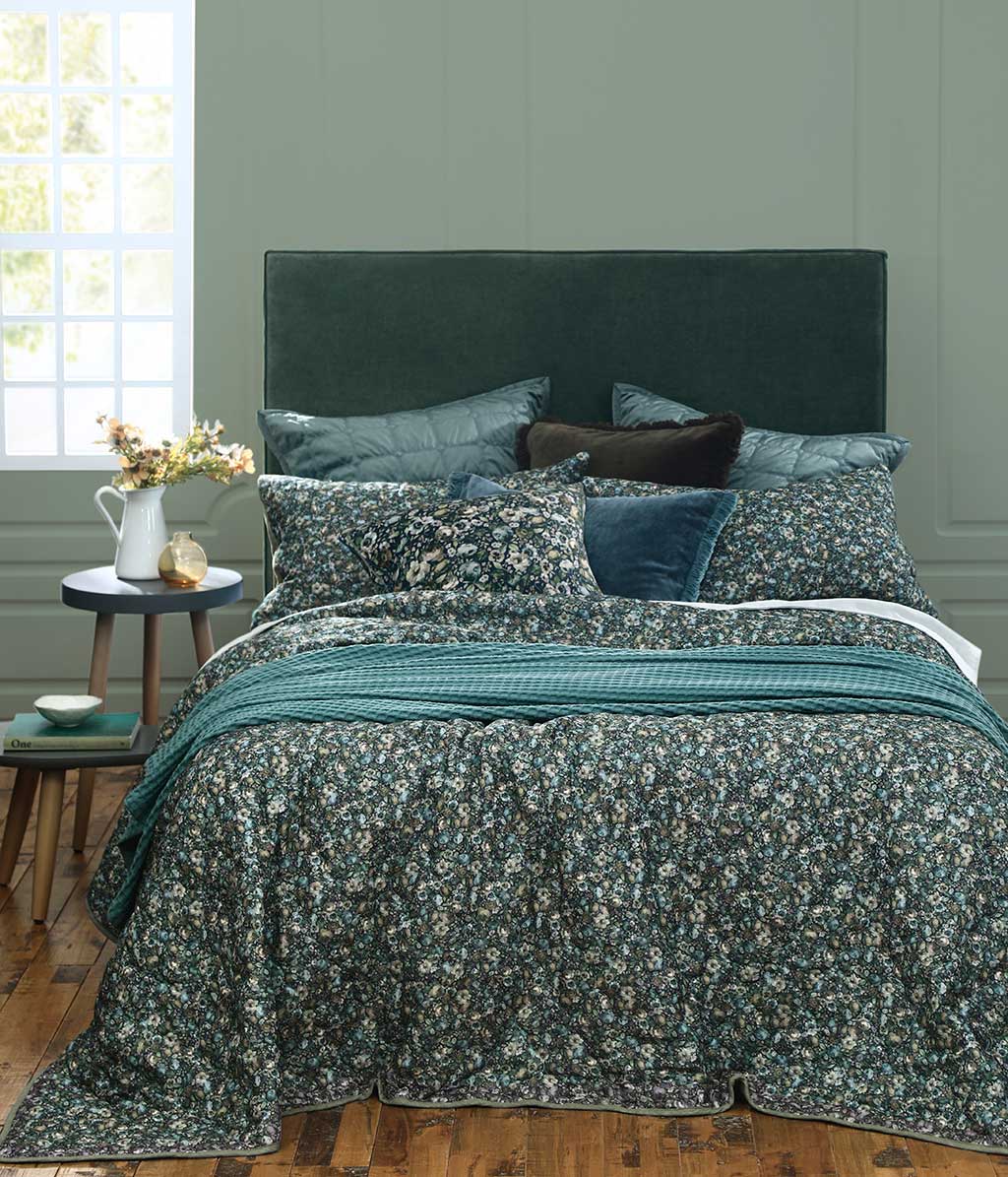 Aster Bedspread Set