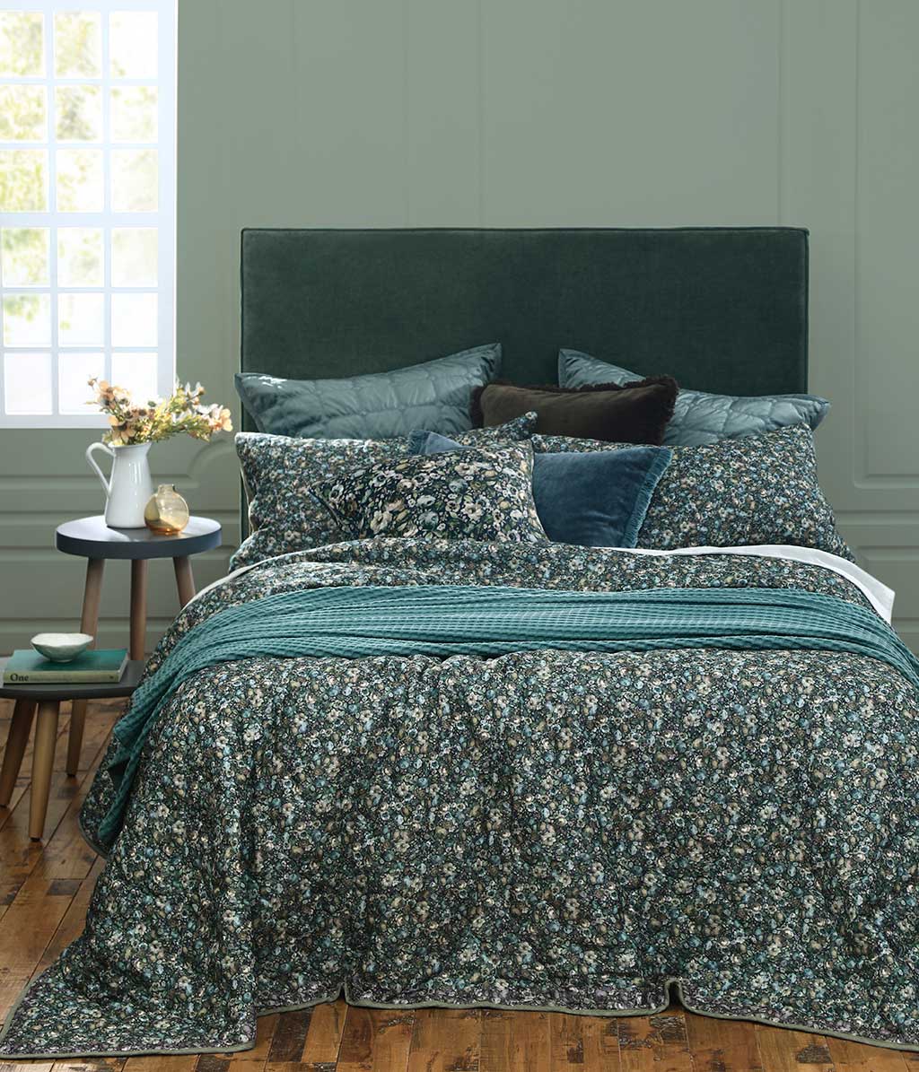 Aster Bedspread Set