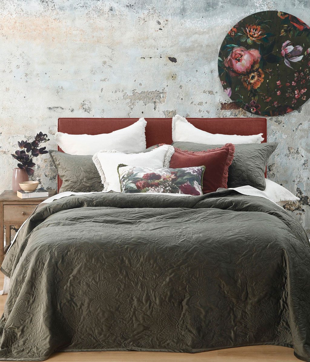 Constance Bedspread Set
