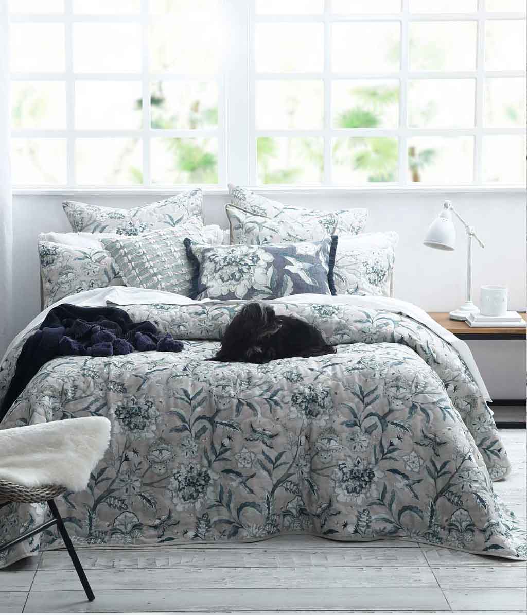 Katiana Bedspread Set