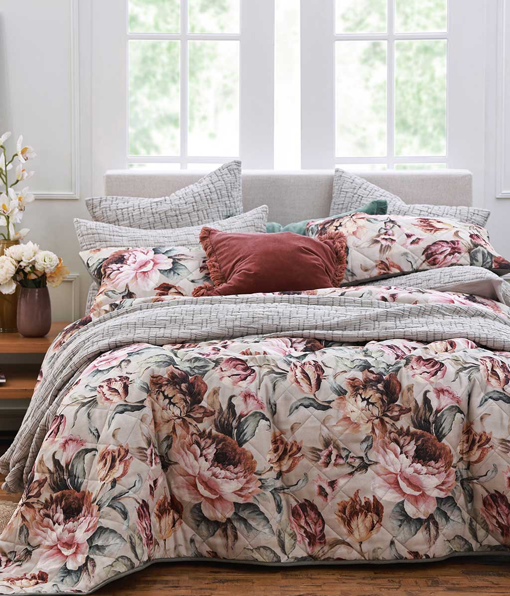 Maxima Bedspread Set