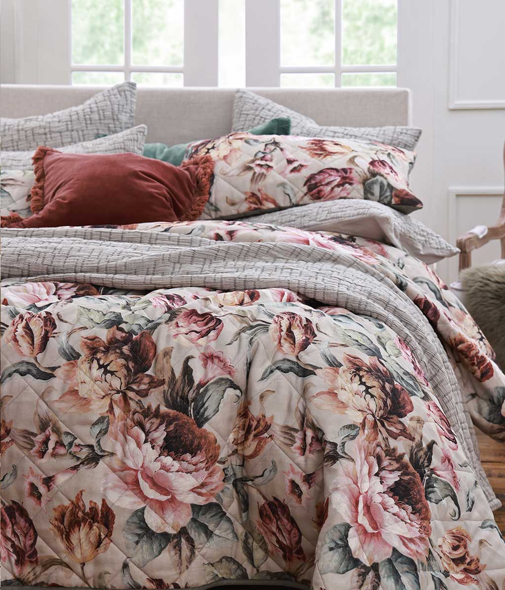 Maxima Bedspread Set