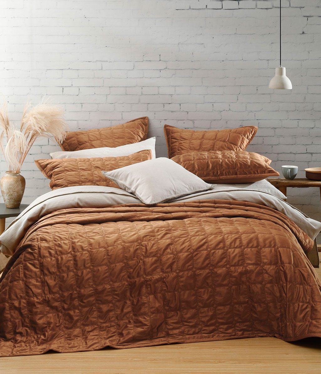 Meeka Comforter Set Ginger