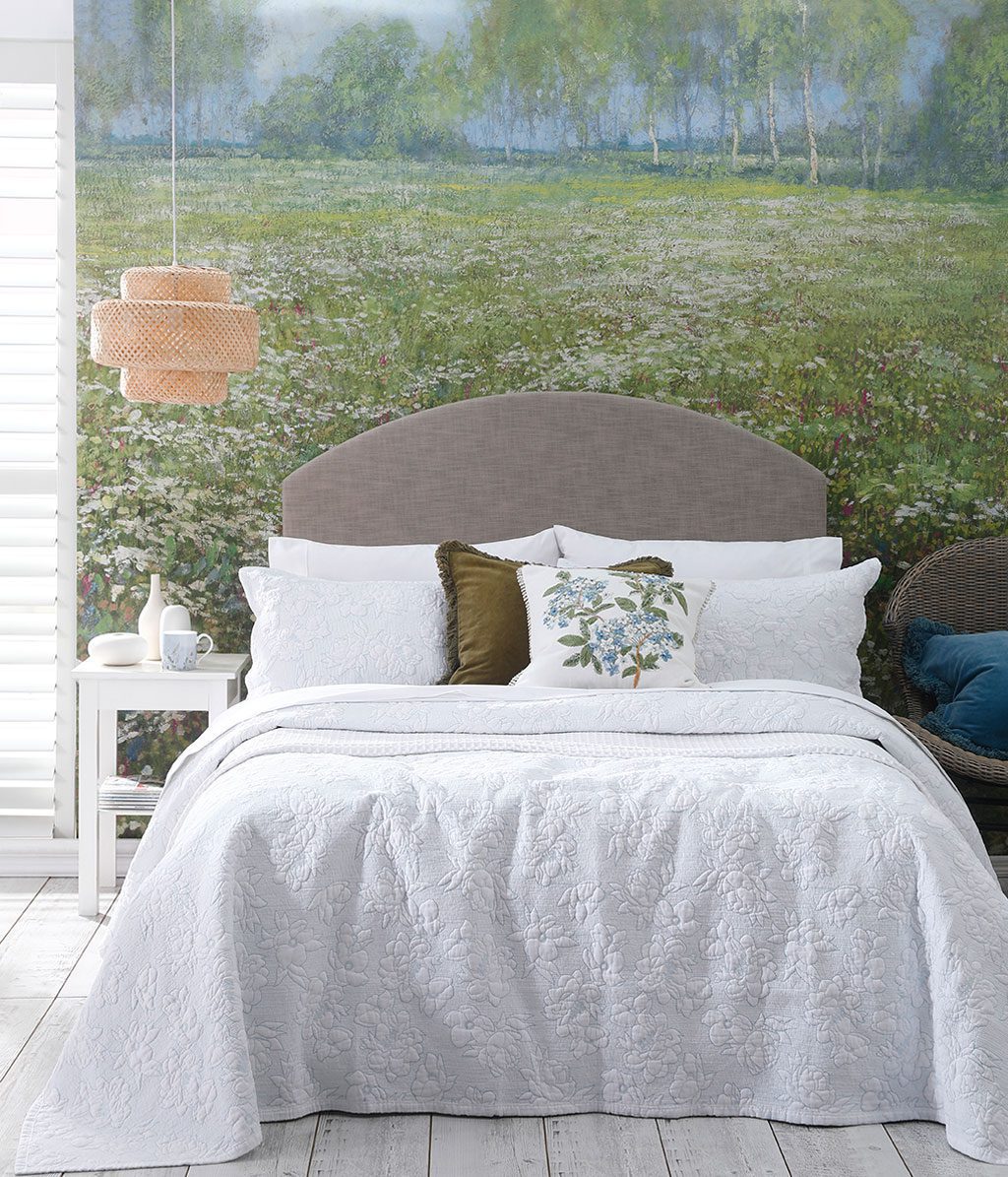 Nalini Bedspread Set
