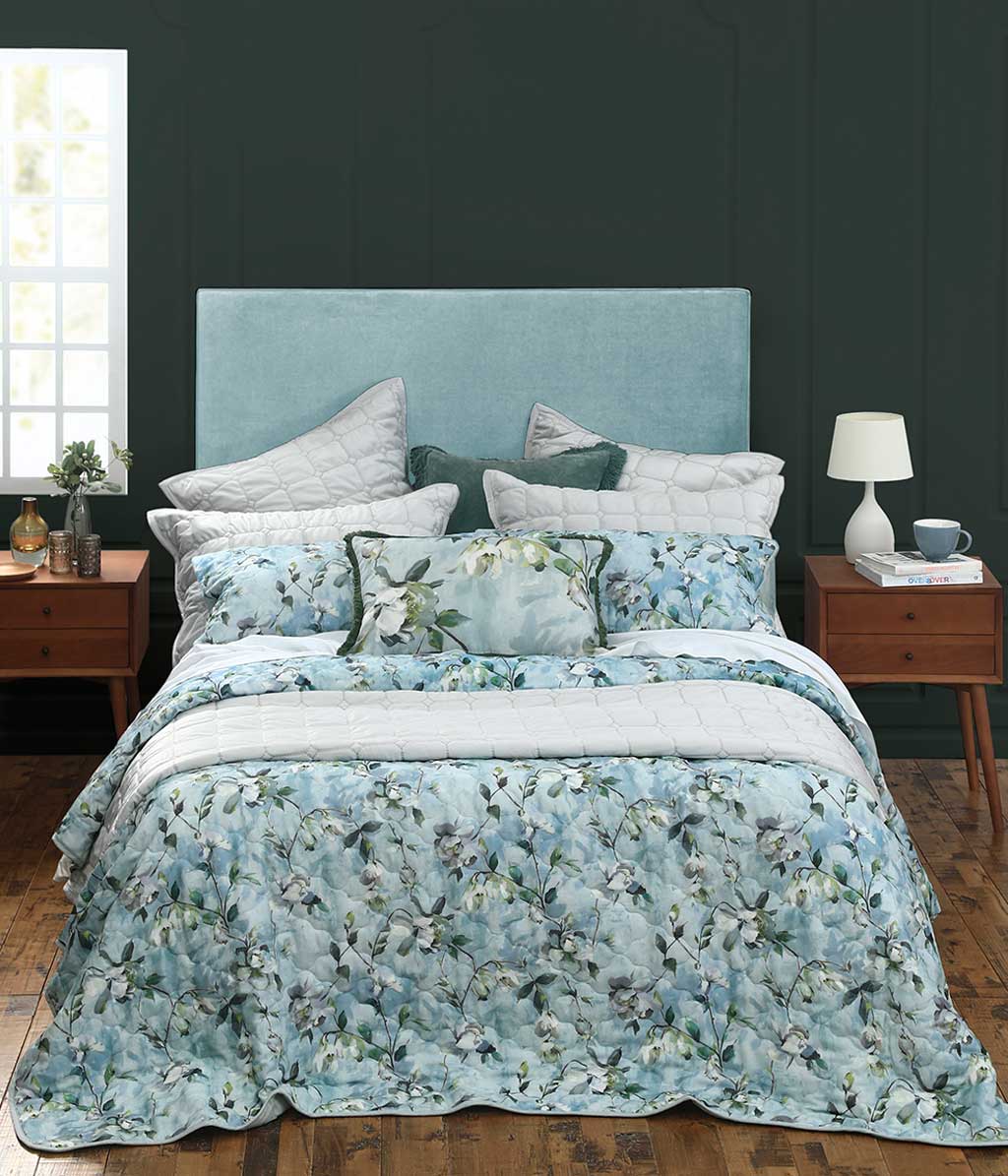 Tranquille Bedspread Set