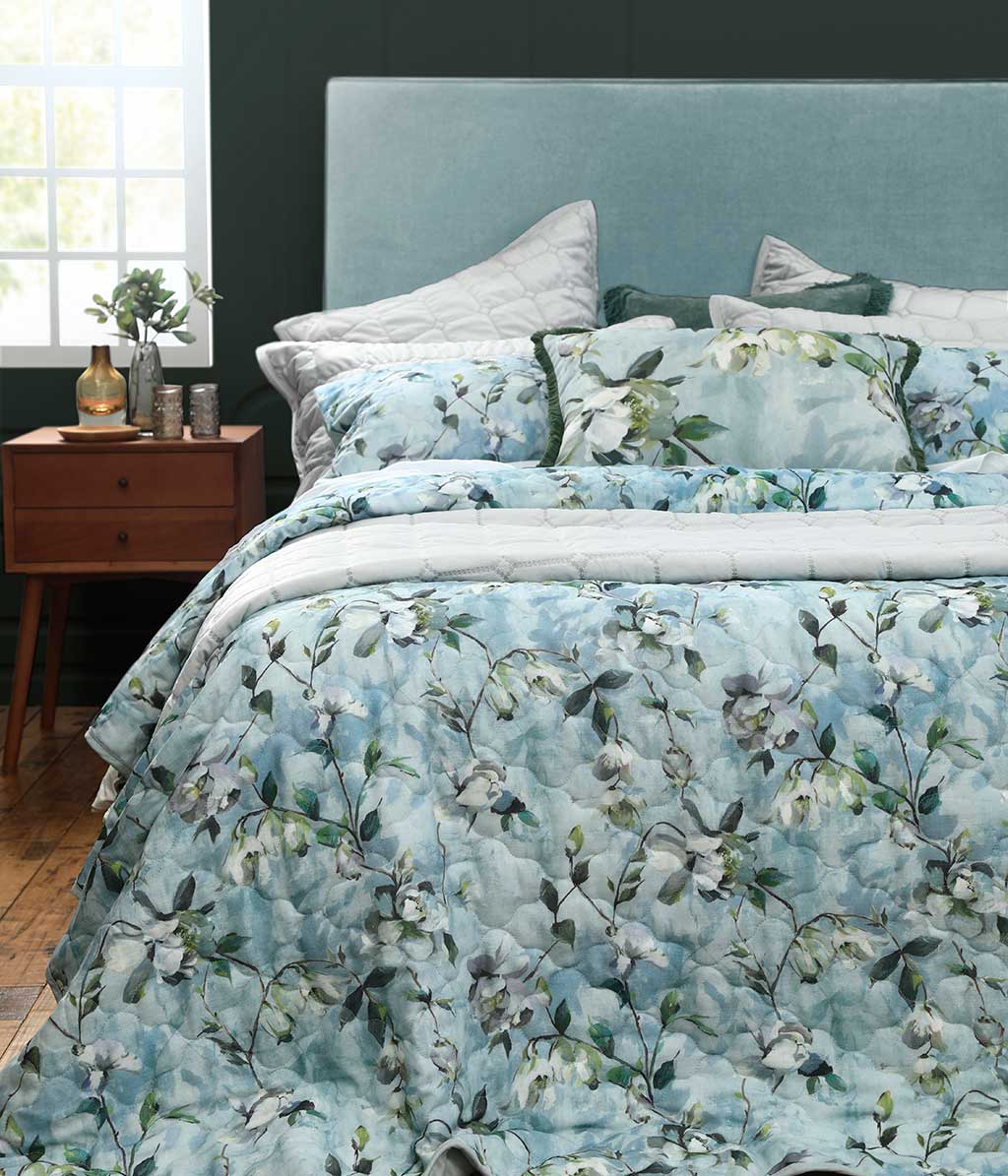 Tranquille Bedspread Set